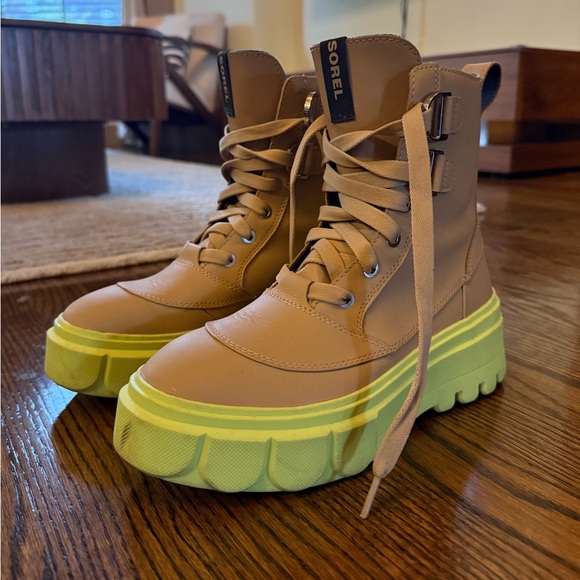 Sorel Beige and Bright Green Boots - Picture 2 of 7